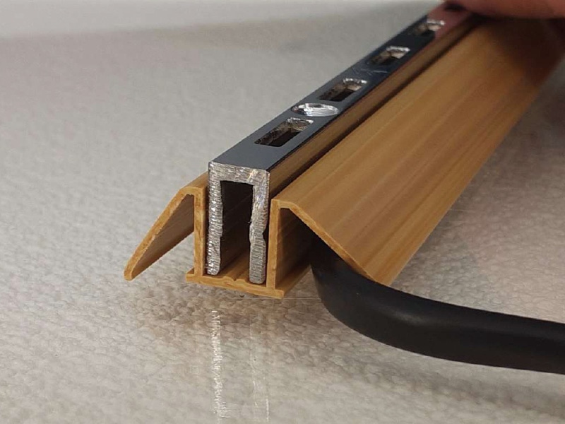 チャンネルサポートカバー